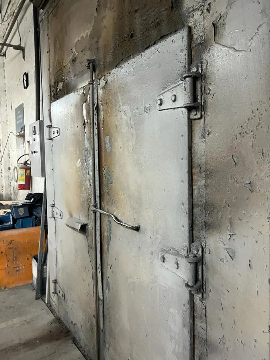 LOTE 103 - forno grande de secar embutido no predio