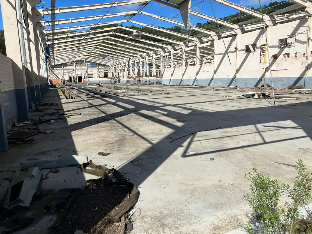 LOTE 001 - GRANDE IMÓVEL EM FLORES DA CUNHA 102.800M2 - ESTRUTURA DE PAVILHAO 11.811M2