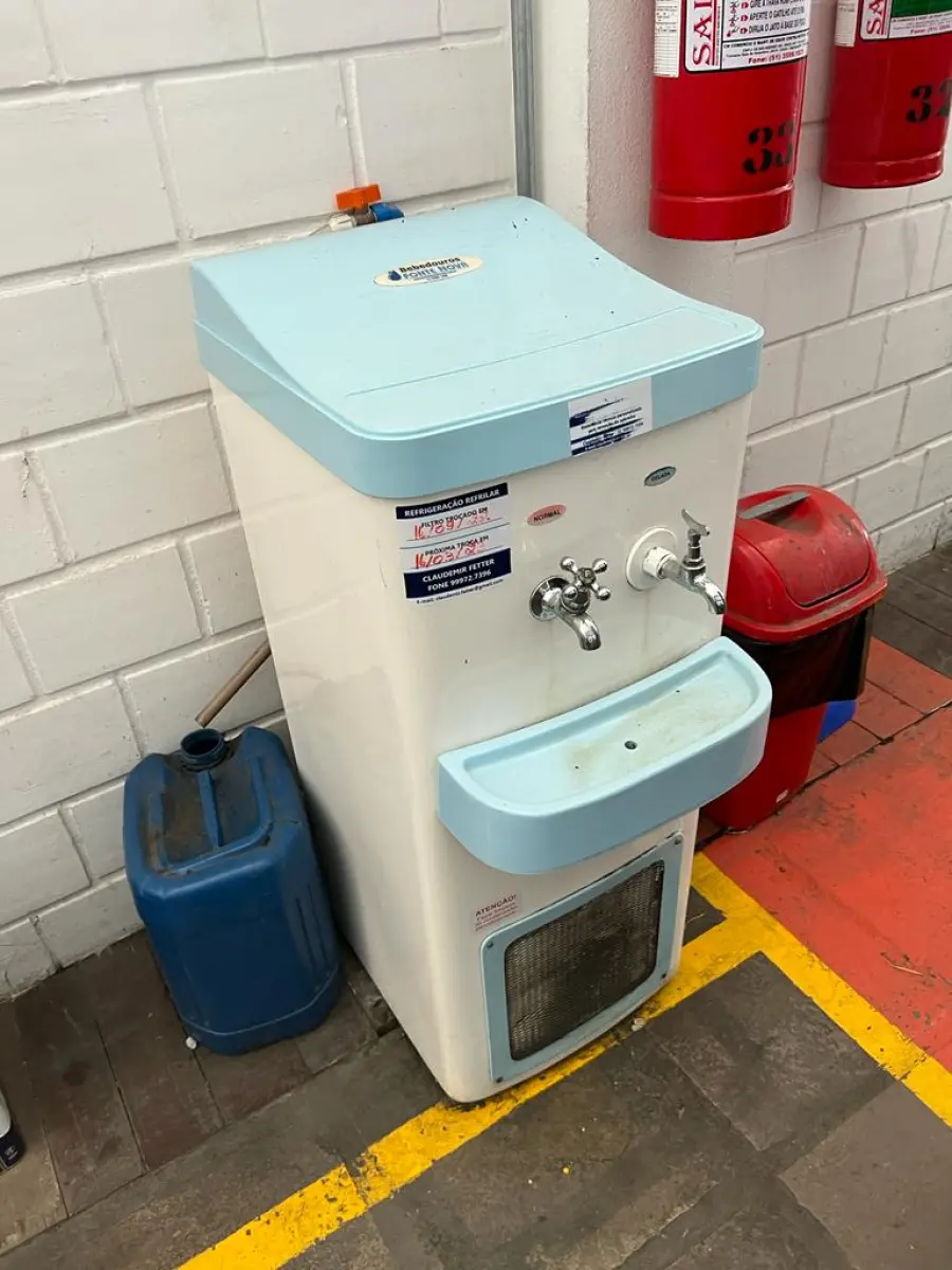 LOTE 078 - bebedor com 2 torneiras