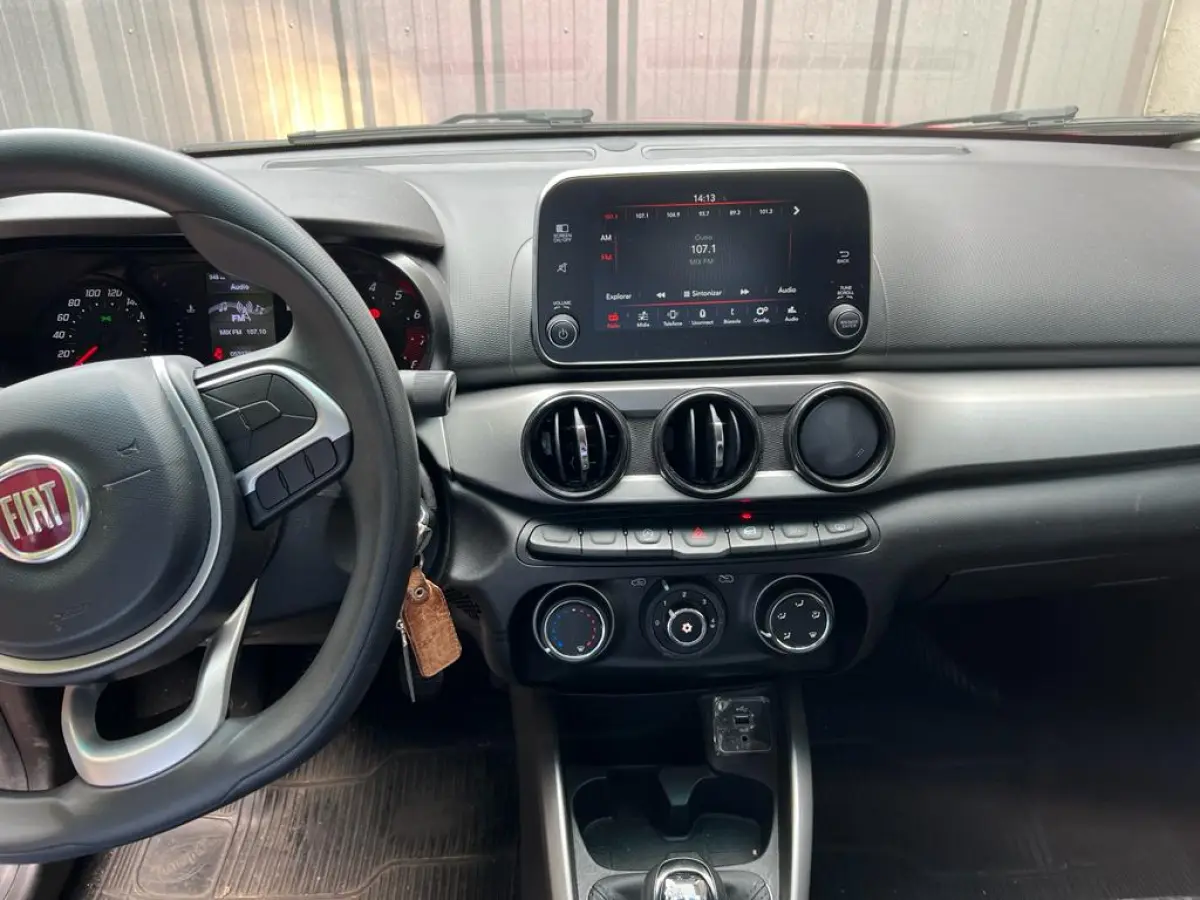 LOTE 000 - Fiat/Argo Drive 1.0, cor vermelha