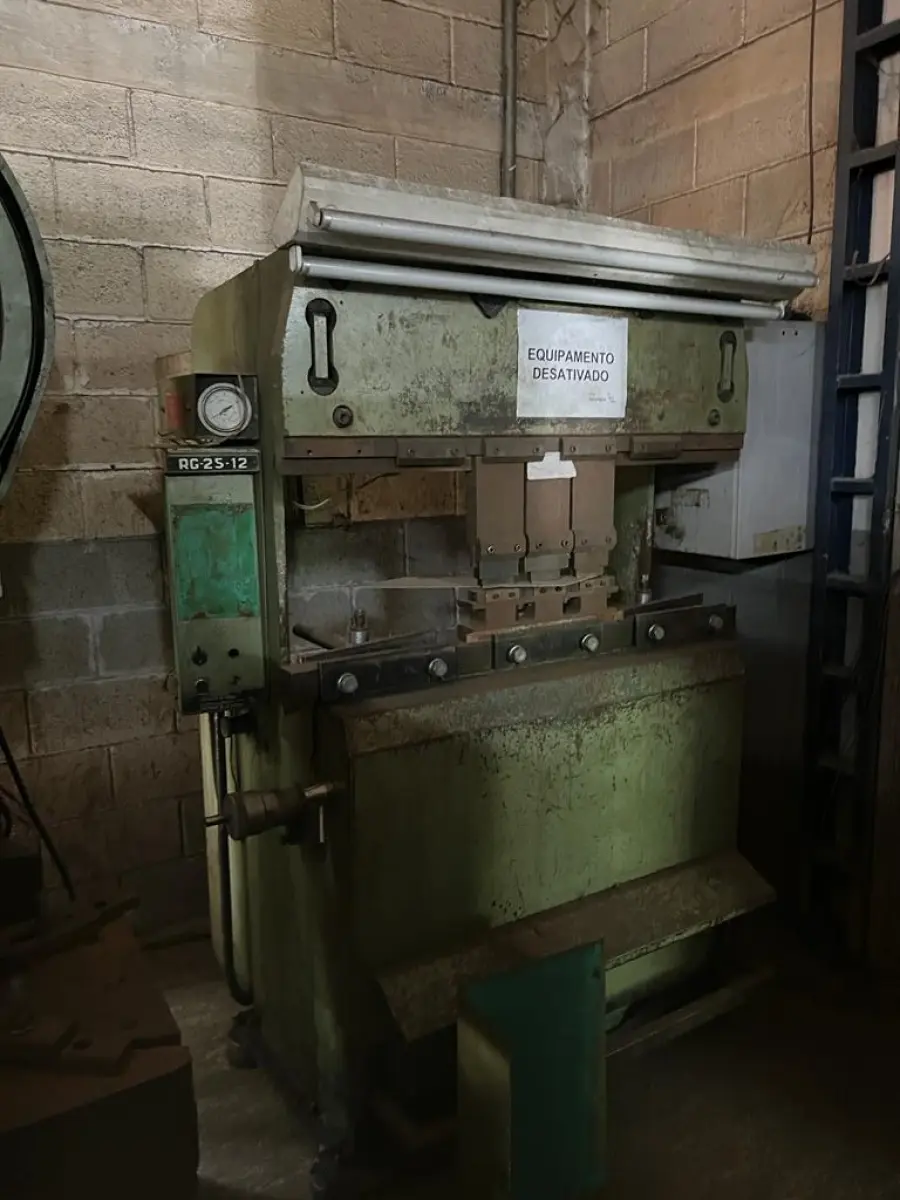 LOTE 110 - maquina viradeira de chapa RG 2512 em desuso