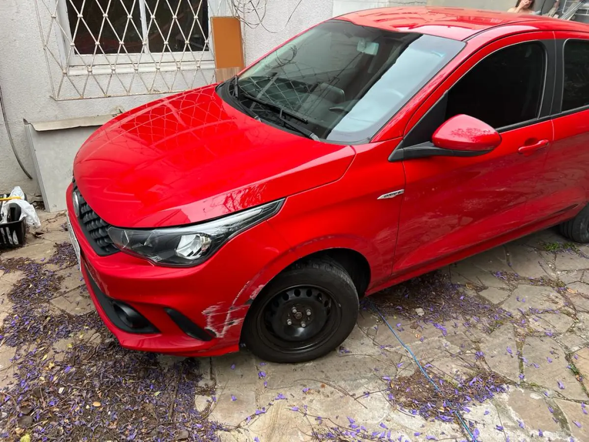 LOTE 000 - Fiat/Argo Drive 1.0, cor vermelha