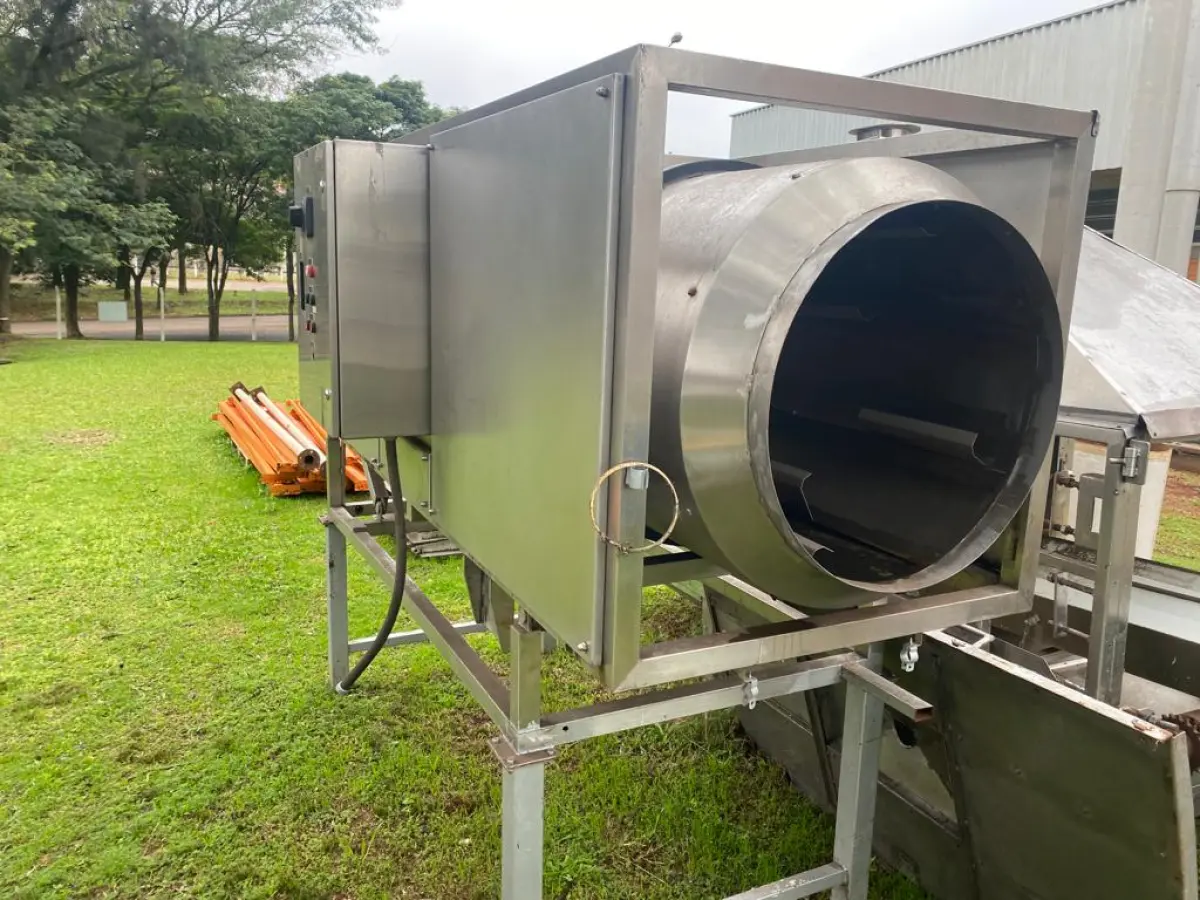 LOTE 072 - Lote de fornos de aplicação de cobertura e sabor , em inox, estado de sucata, tacho em inox, esteiras usadas, etc. Em Ijuí/RS