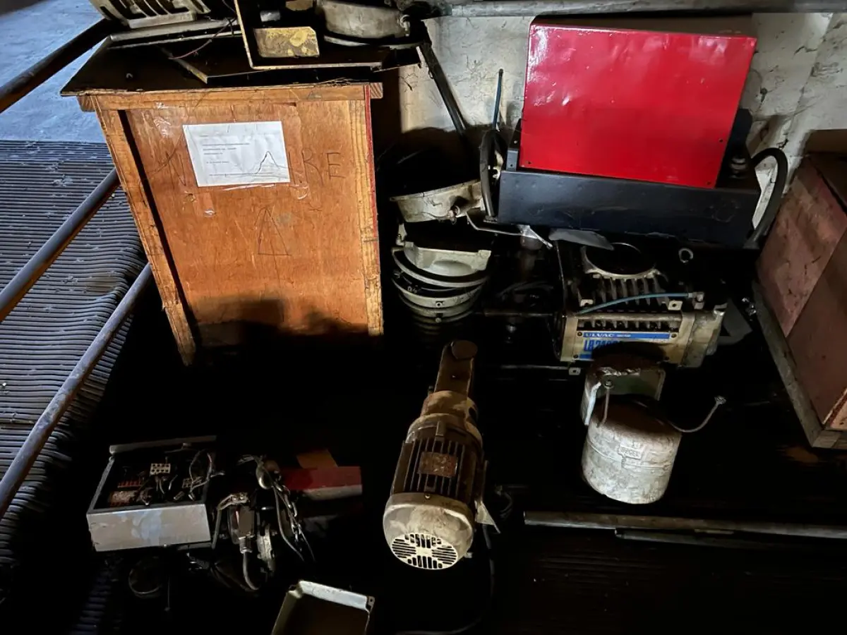 LOTE 039 - lote com motores  e correntes sucatas