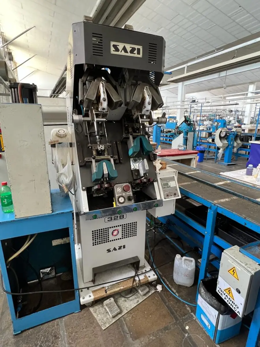 LOTE 073 - maquina de conformar trazeiro Sazi 328 4 postos quente e fria 