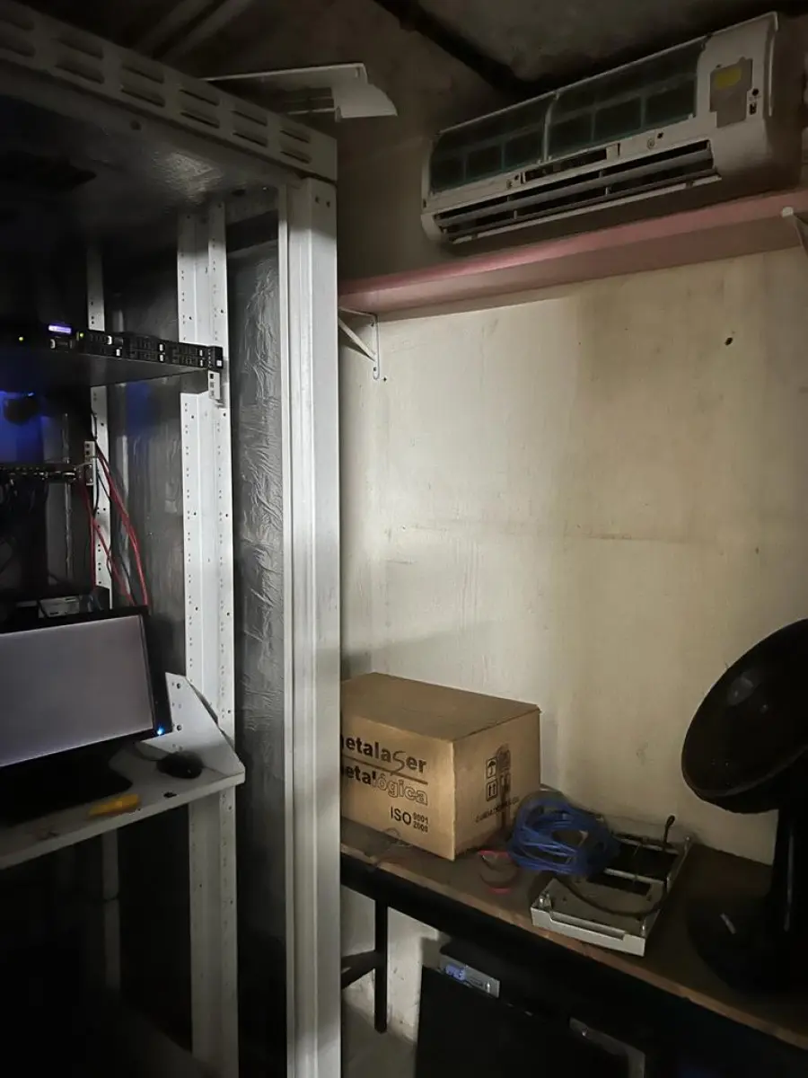 LOTE 024 - servidor com rack