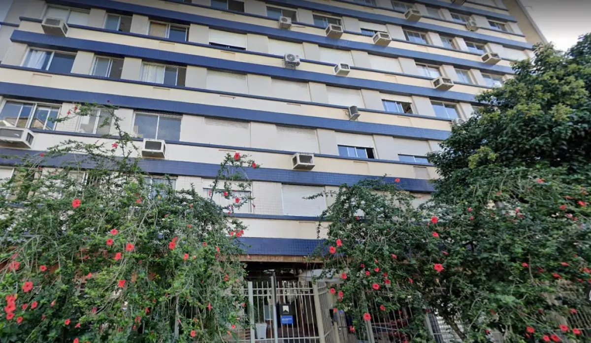 LOTE 000 - O apto nº 701 do Ed. Beverly Hills Suite Service, na R. Coronel Fernando Machado, nº 420,