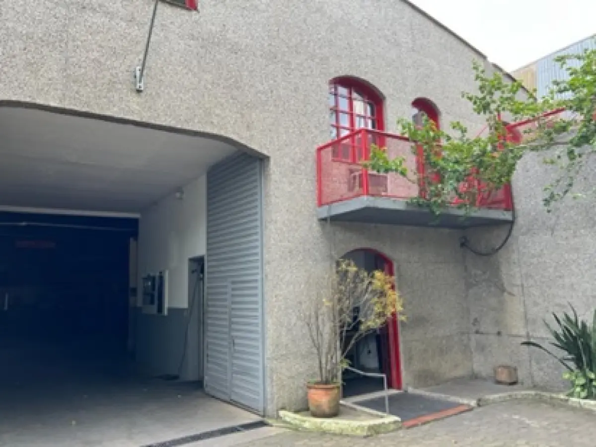 LOTE 001 - Um terreno c/1.360,00m², caracterizado c/o nº11, do desmembramento, sito no Beco de Servidão em continuação da R. Dona Alzira, sob nº 952