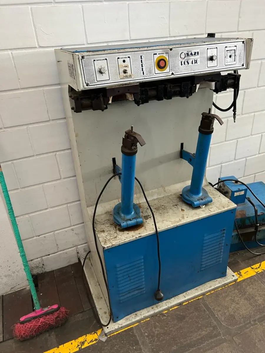 LOTE 083 - maquina de rebater trazeiro dupla Sazi 430