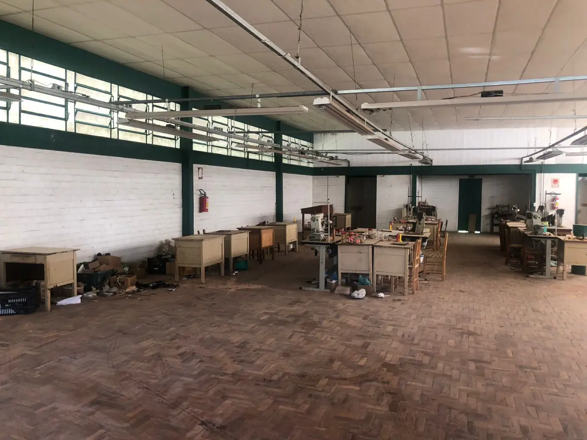 LOTE 004 - Rua Brasil nº 3253 esquina com a Rua Hernando, Linha Café, Tres Coroas. Localizado um pavilhão com aproximadamente 280m2 construídos em alvenaria