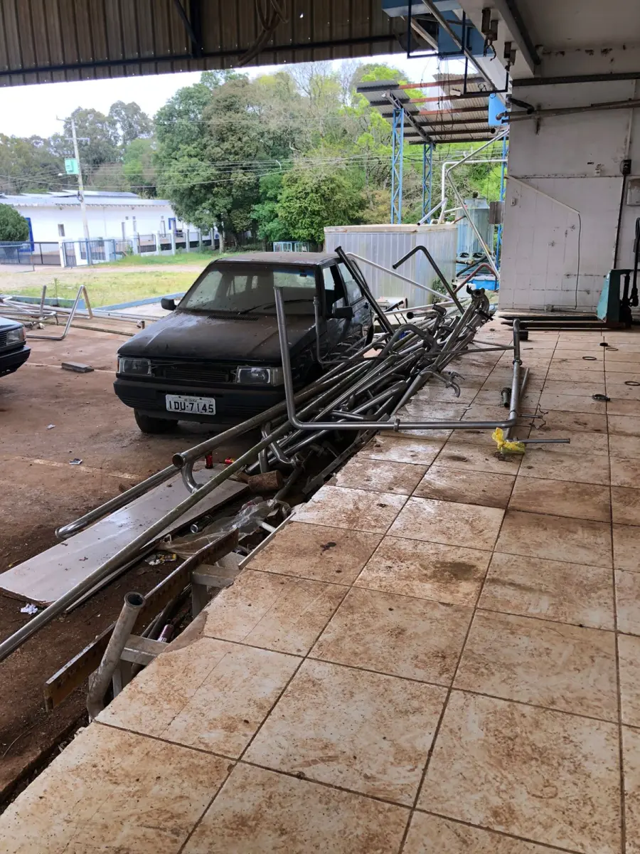 LOTE 000 - SILOS DE INOX – CALDEIRAS – TANQUES 100MIL L – BALANÇA RODOVIÁRIA – RESERVATÓRIO DE ÁGUA – UNO MILLE 95/96