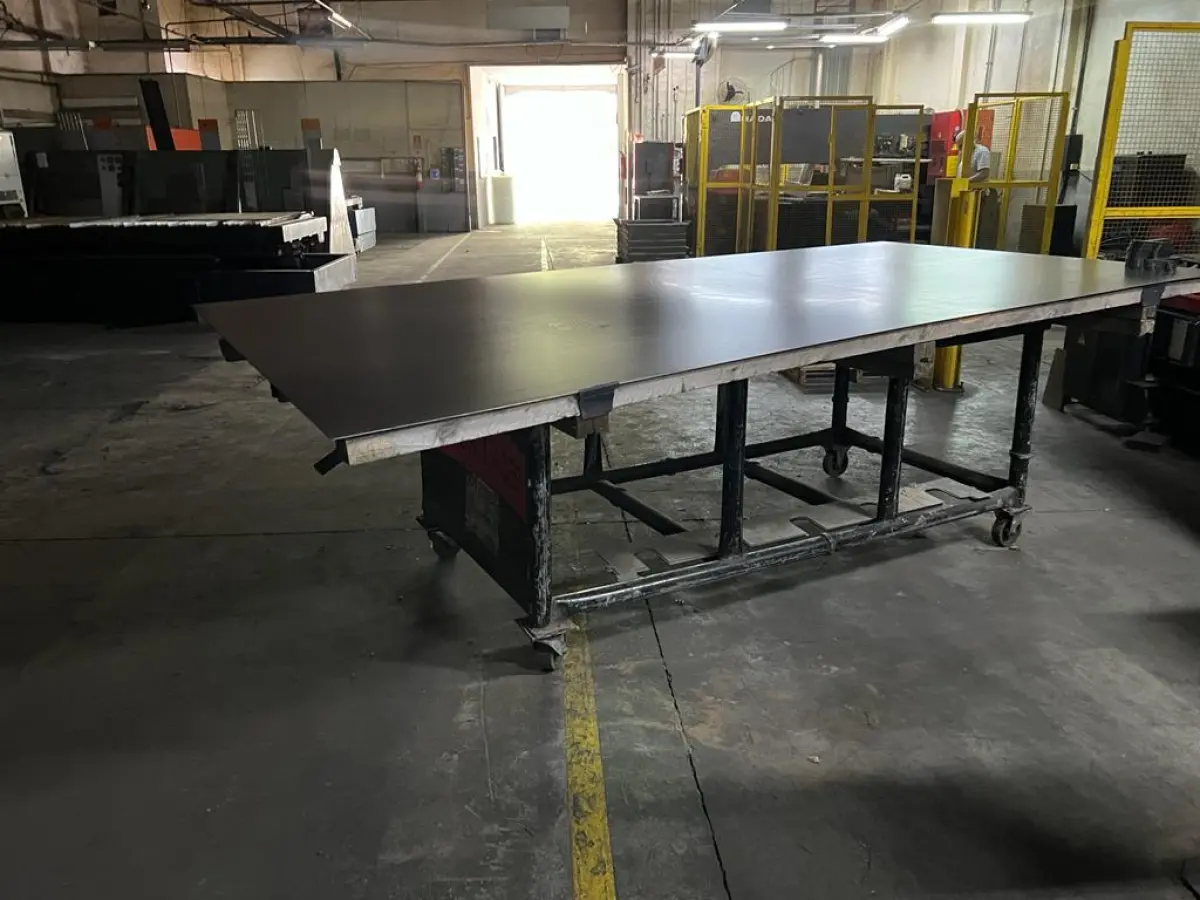 LOTE 019 - carrinho porta peças em metal