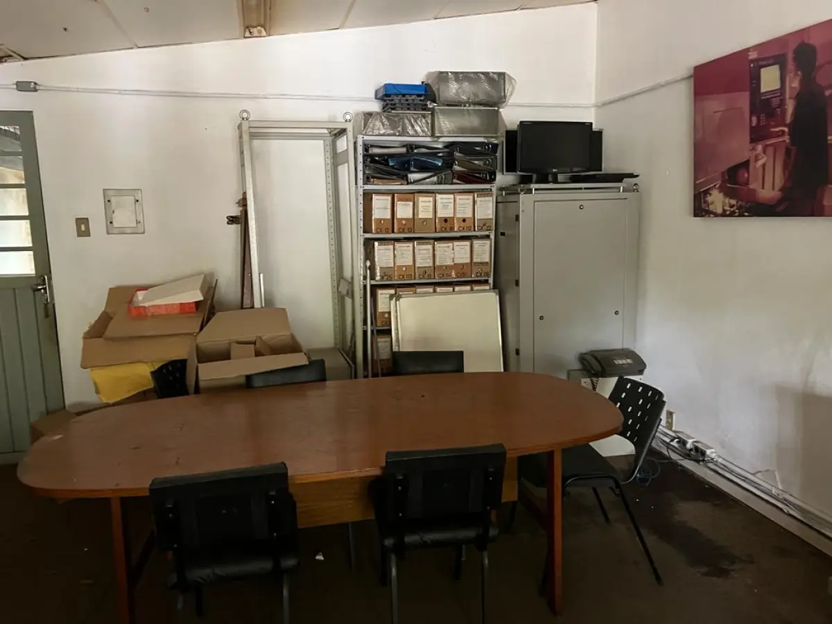 LOTE 002 - prateleira e arquivo de aço