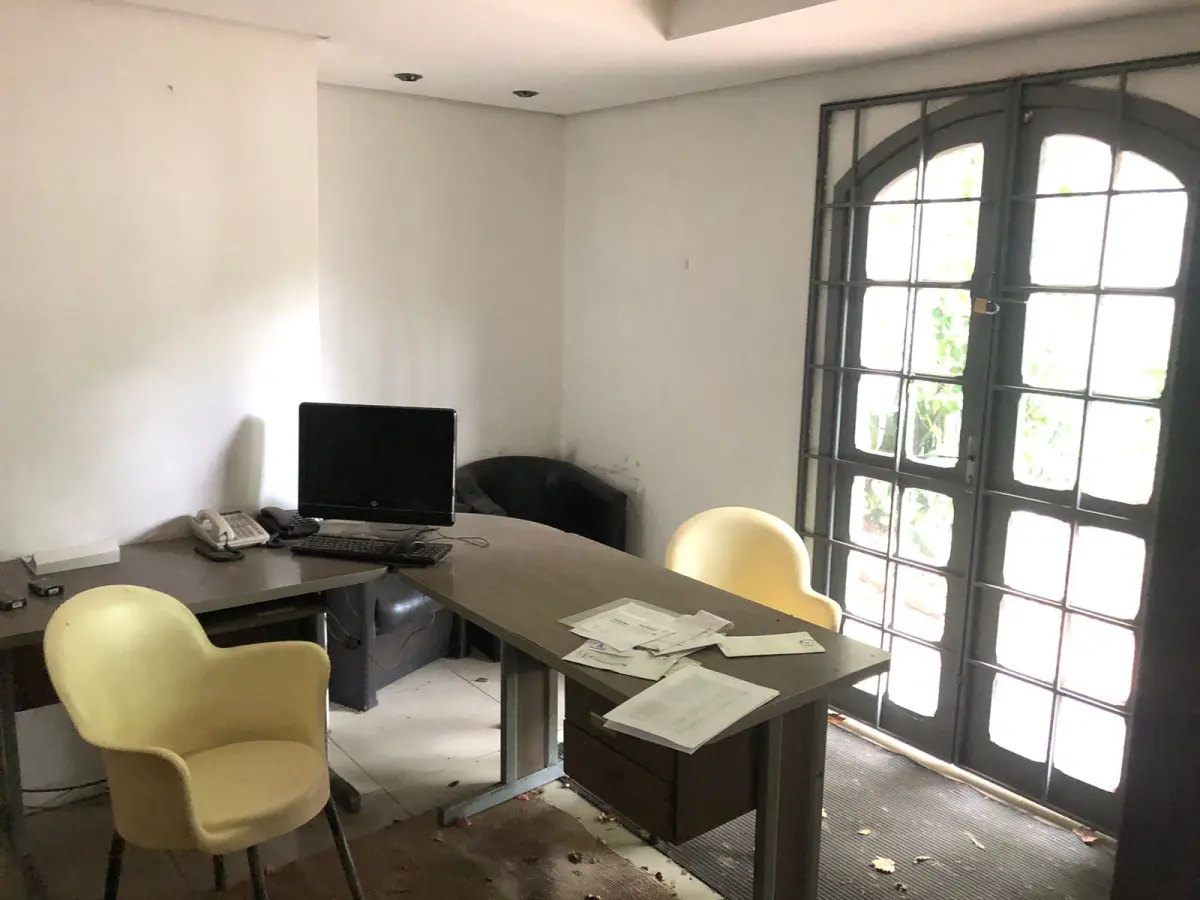 LOTE 001 - Um terreno c/1.360,00m², caracterizado c/o nº11, do desmembramento, sito no Beco de Servidão em continuação da R. Dona Alzira, sob nº 952