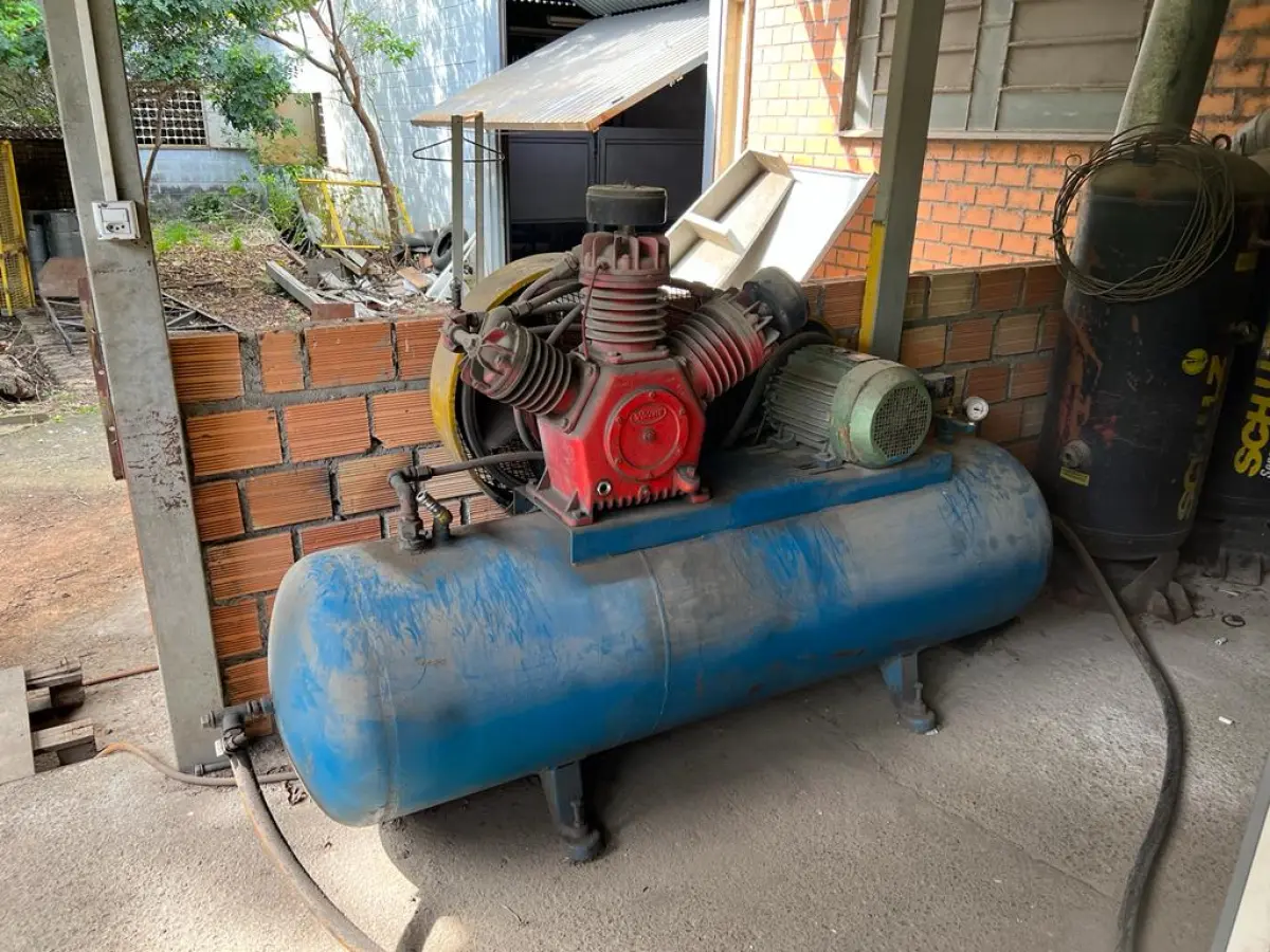 LOTE 117 - compressor 60 pés azul com vermelho