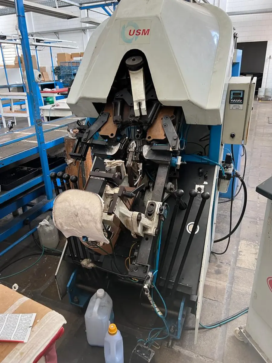 LOTE 076 - maquina de apontar bico USM