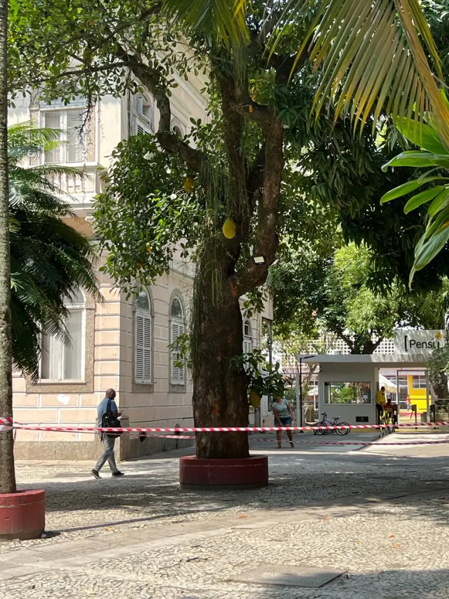 LOTE 001 - ÚNICA GRANDE ÁREA À VENDA EM TODO O BAIRRO DO FLAMENGO/RJ > 13.900m2 DE TERRENO E 23.475M2 CONSTRUÍDOS