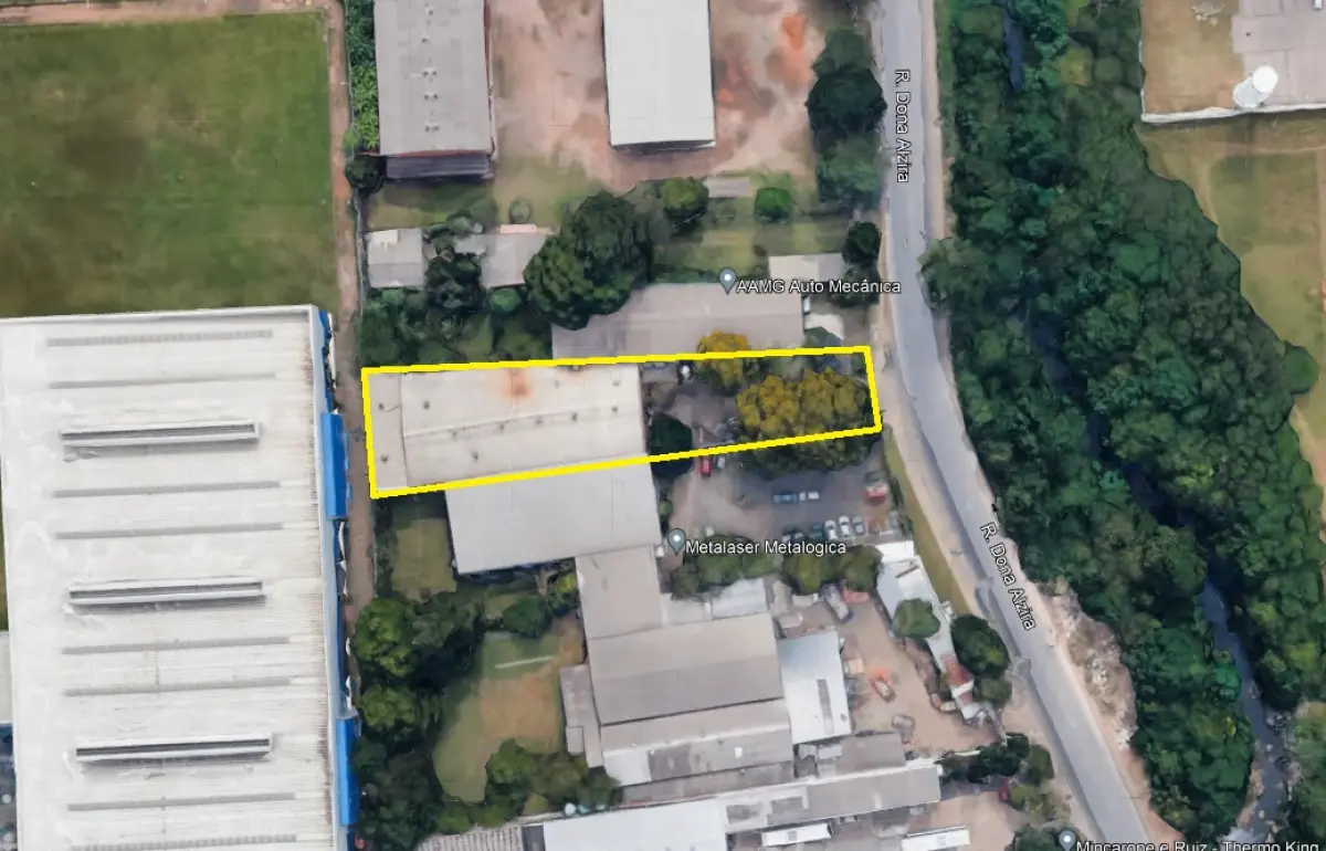 LOTE 001 - Um terreno c/1.360,00m², caracterizado c/o nº11, do desmembramento, sito no Beco de Servidão em continuação da R. Dona Alzira, sob nº 952