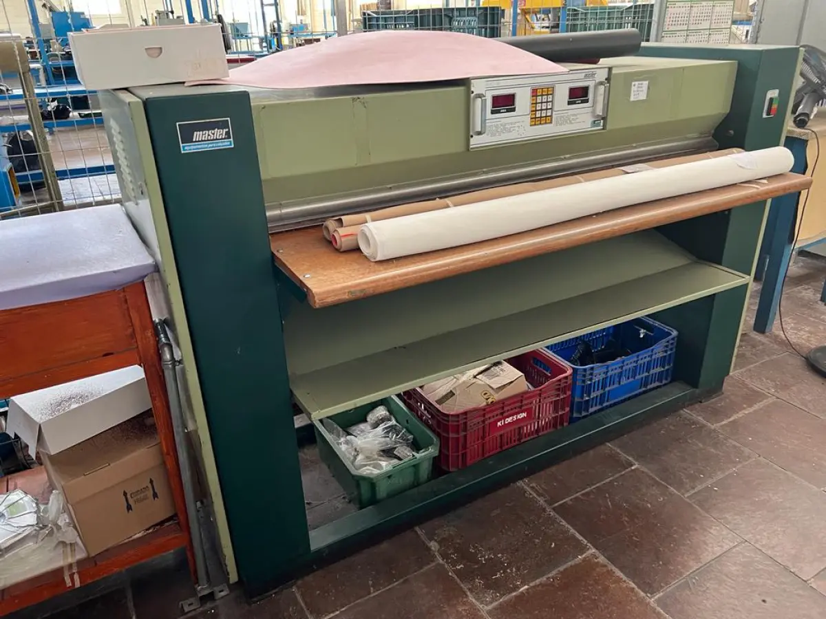 LOTE 009 - maquina de medir couros marca Master 