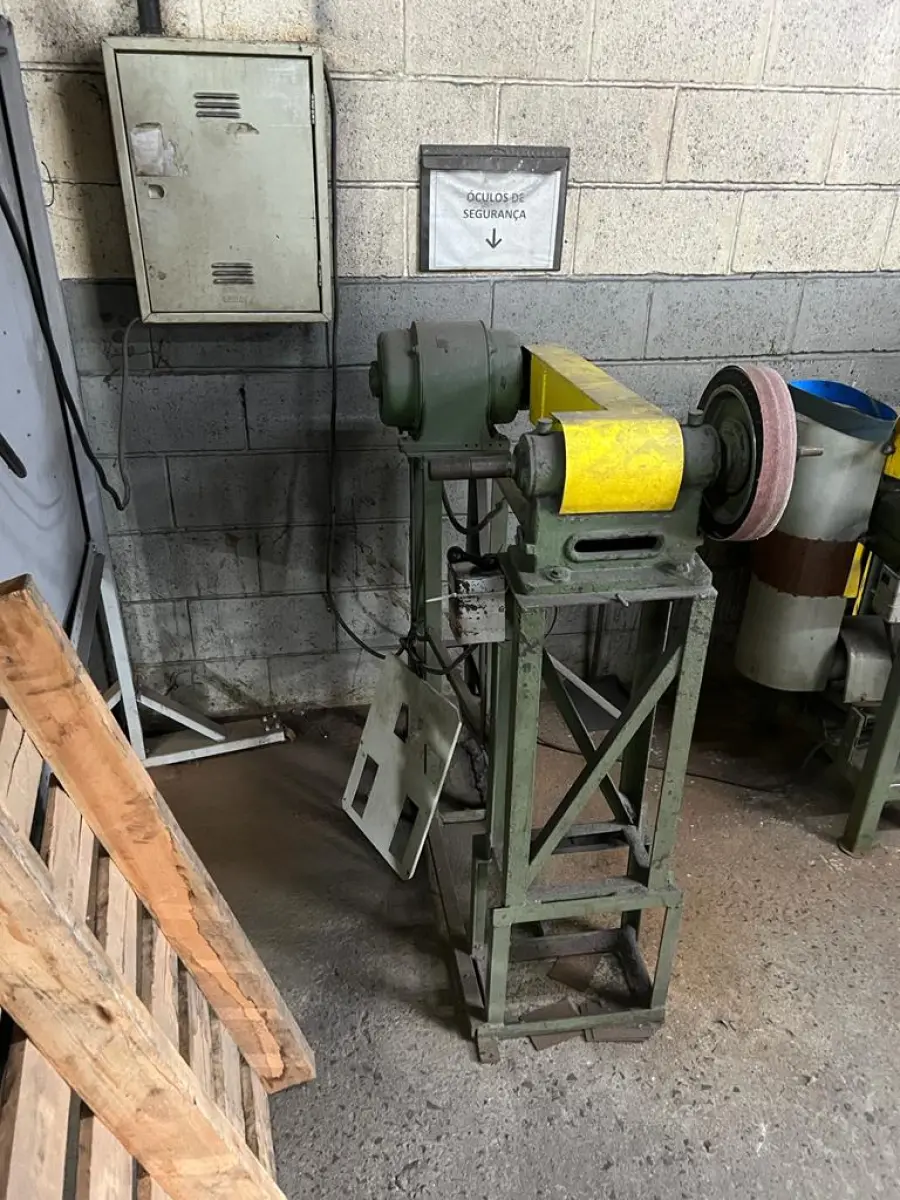 LOTE 115 - moto esmeril com pedestal