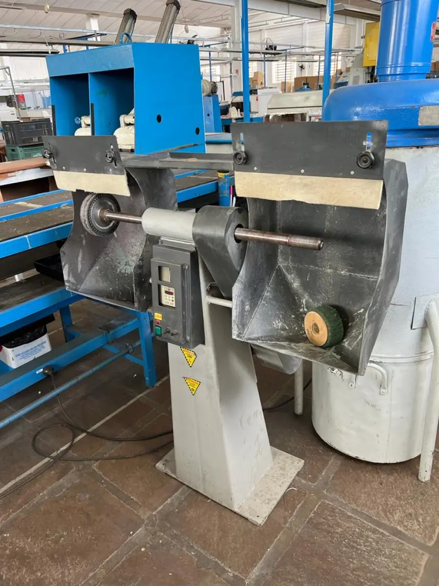 LOTE 089 - escova dupla boa grande