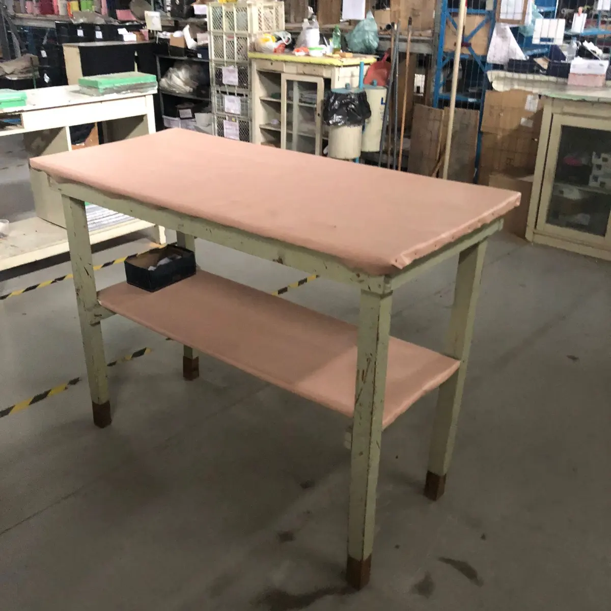 LOTE 096 - lote de mesas de preparo e funcionamento dentro da fabrica