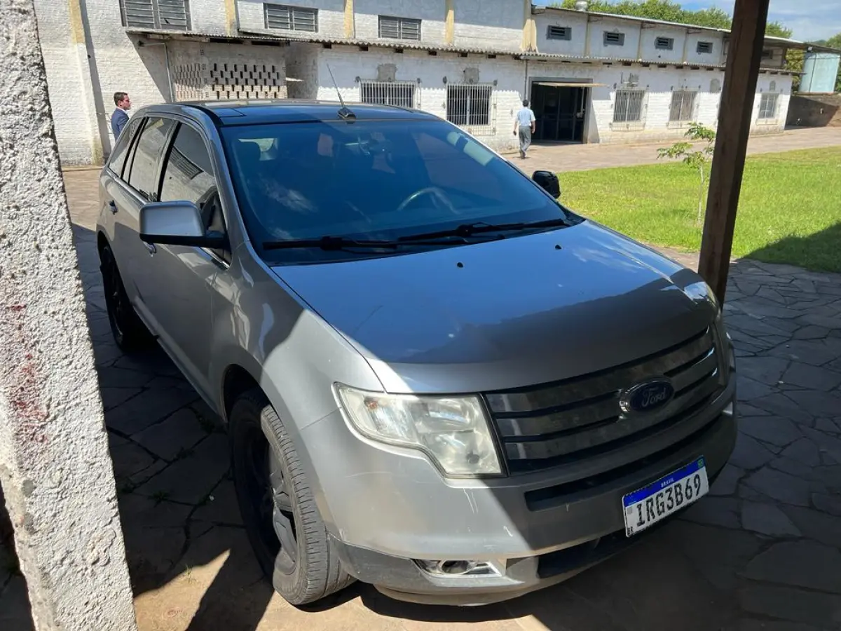LOTE 095 - Uma utomovel Ford Edge V6 cor prata placas IRG3B69 2010/2010