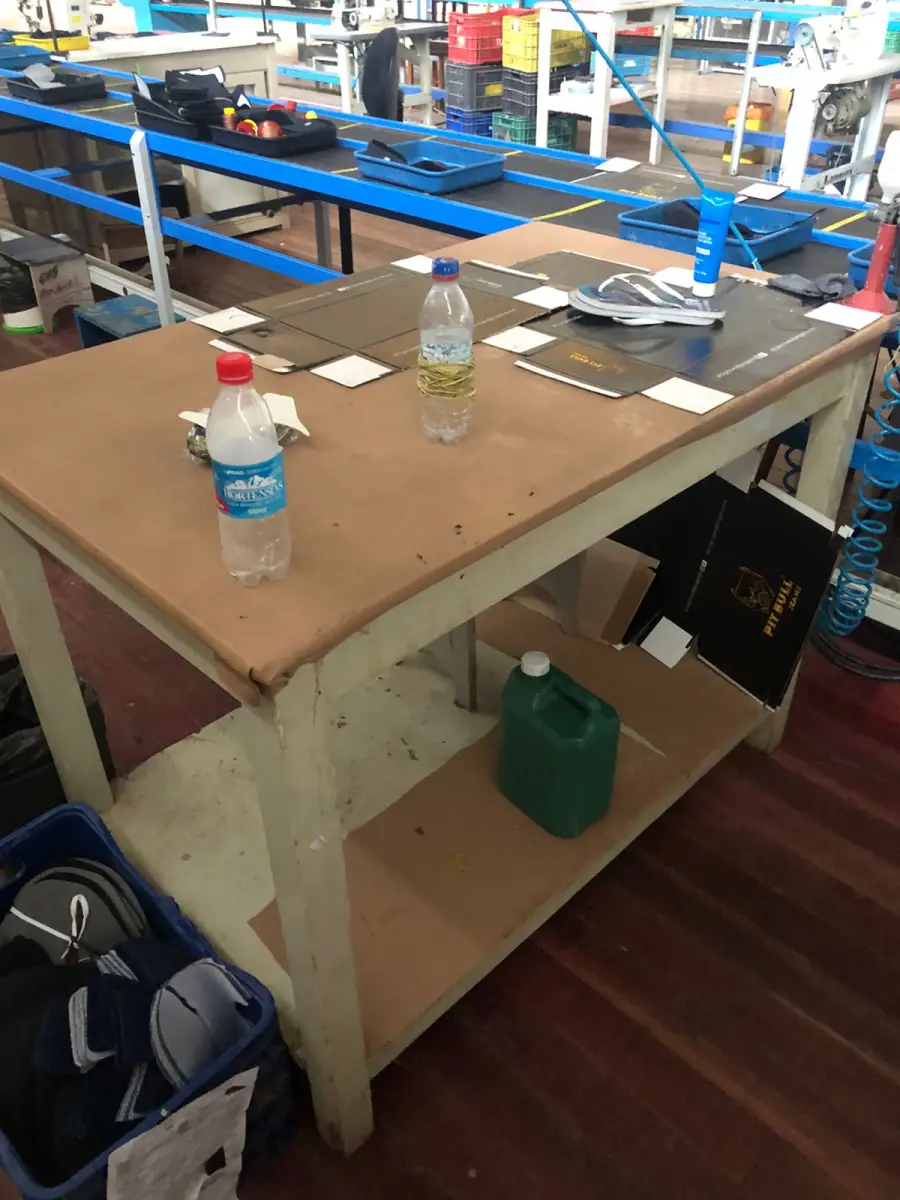 LOTE 139 - Mesa branca