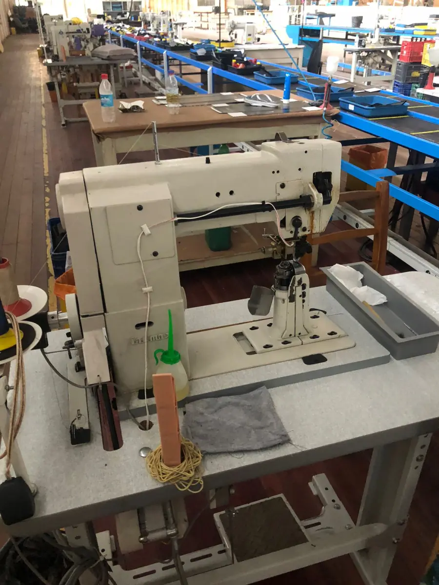LOTE 138 - Máquina de costura