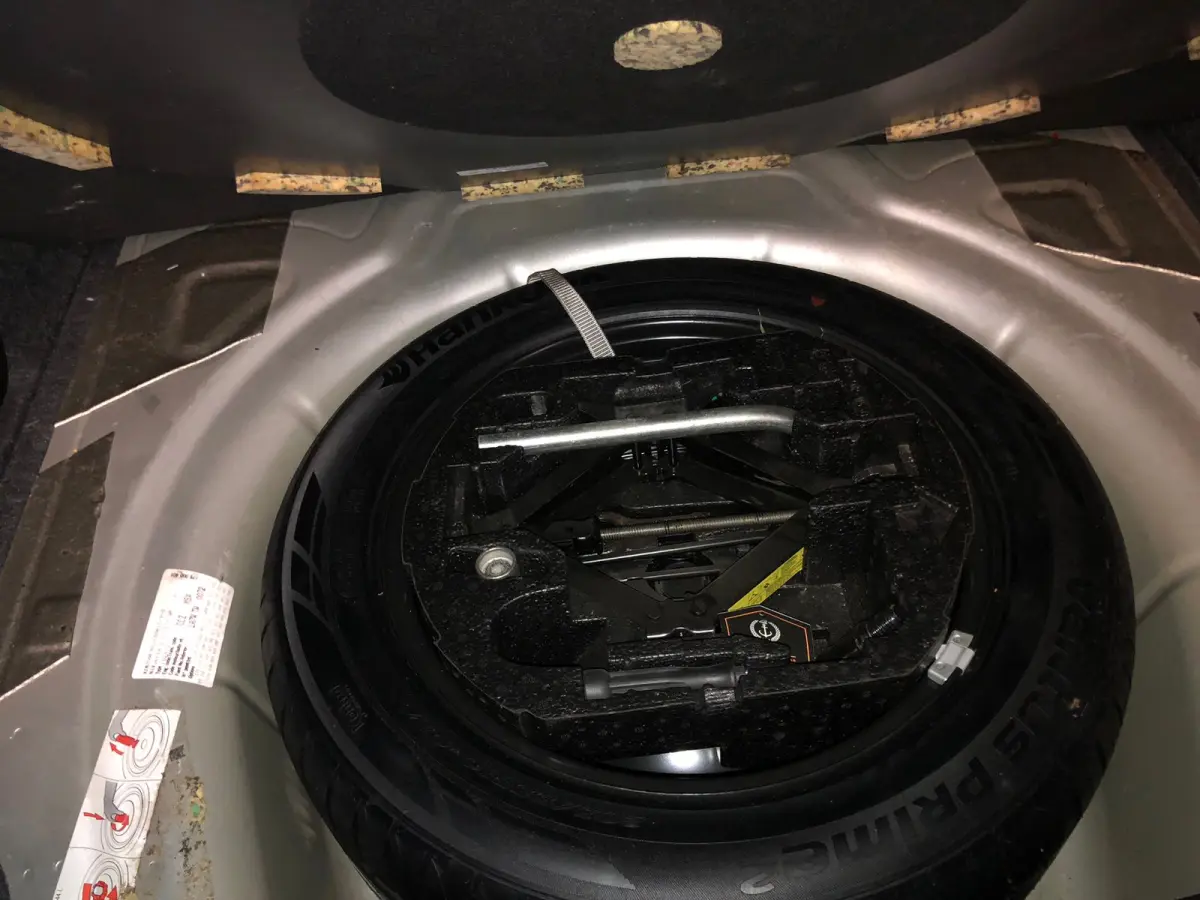 LOTE 002 - Veículo VW Volkswagen Jetta Highline 2.0 TSI 16v 4p Tiptronic, fabricação/modelo 2011/2011