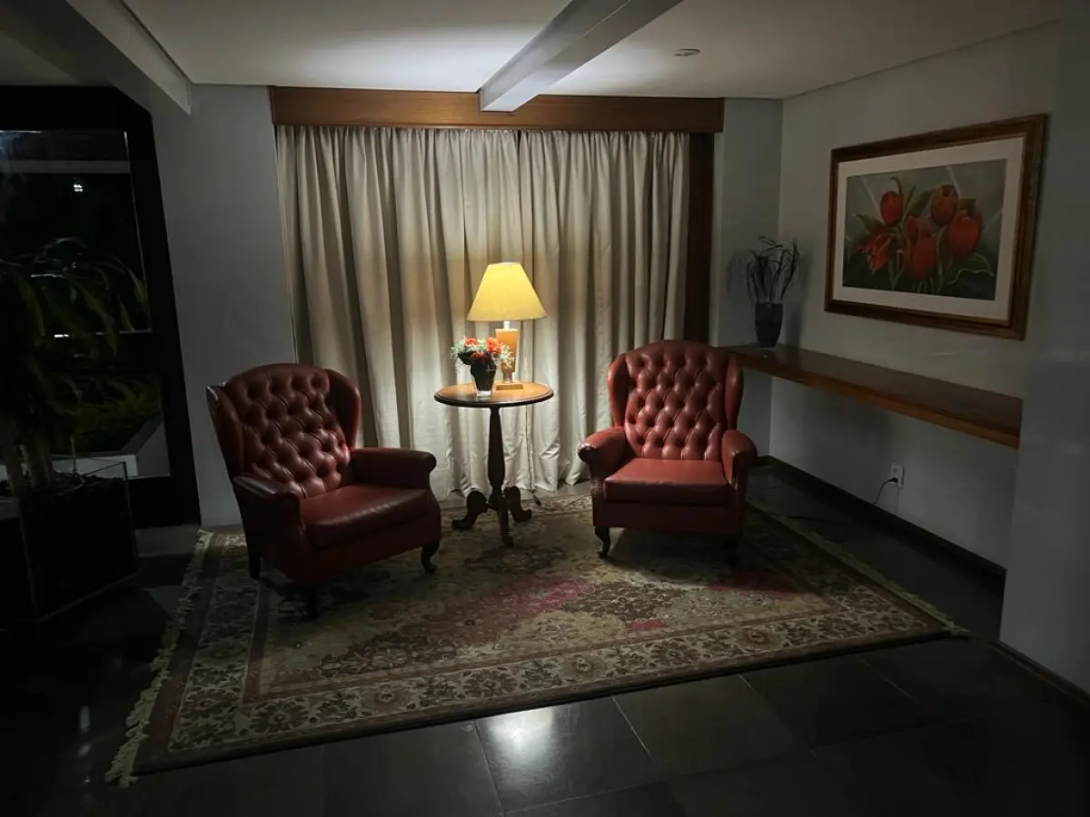 LOTE 000 - APTO. 530m2 COBERTURA E BOXES p/3 CARROS. Recebemos a proposta nas seguintes condições: R$ 790.000,00: Entrada de 25% Saldo em 30 vezes mensais com correção do igpm, Com a condição de haver despacho na homologação de imissão de posse do bem arrematado. Garantia do próprio imóvel no parcelamento conforme o CPC. OBS: ESSE LEILOEIRO VAI ABRIR O LEILÃO COM ESSE PROPOSTA NOTIFICANDO TODOS OS INTERSSADOS LOGADOS, PARA DEPOIS APRESENTAR EM JUIZO O RESULTADO DO LEILÃO