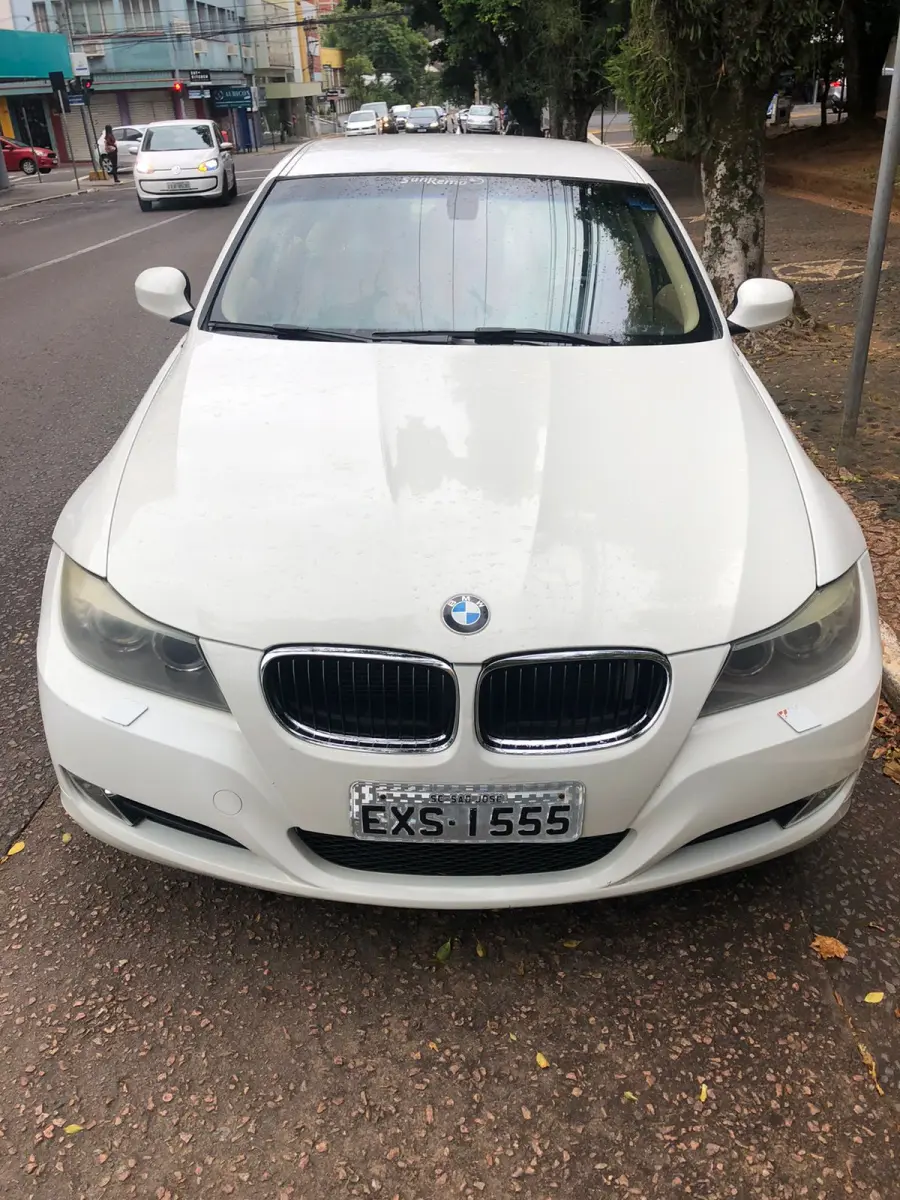 LOTE 000 - VEÍCULO I/BMW 318IA 2.0, 2011/2012