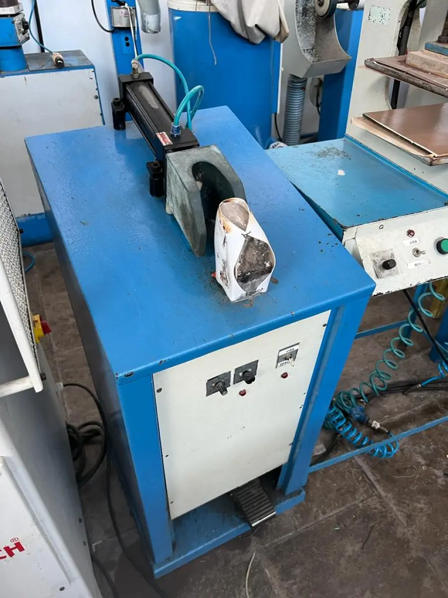 LOTE 116 - prensinha 1 posto de pre conformar