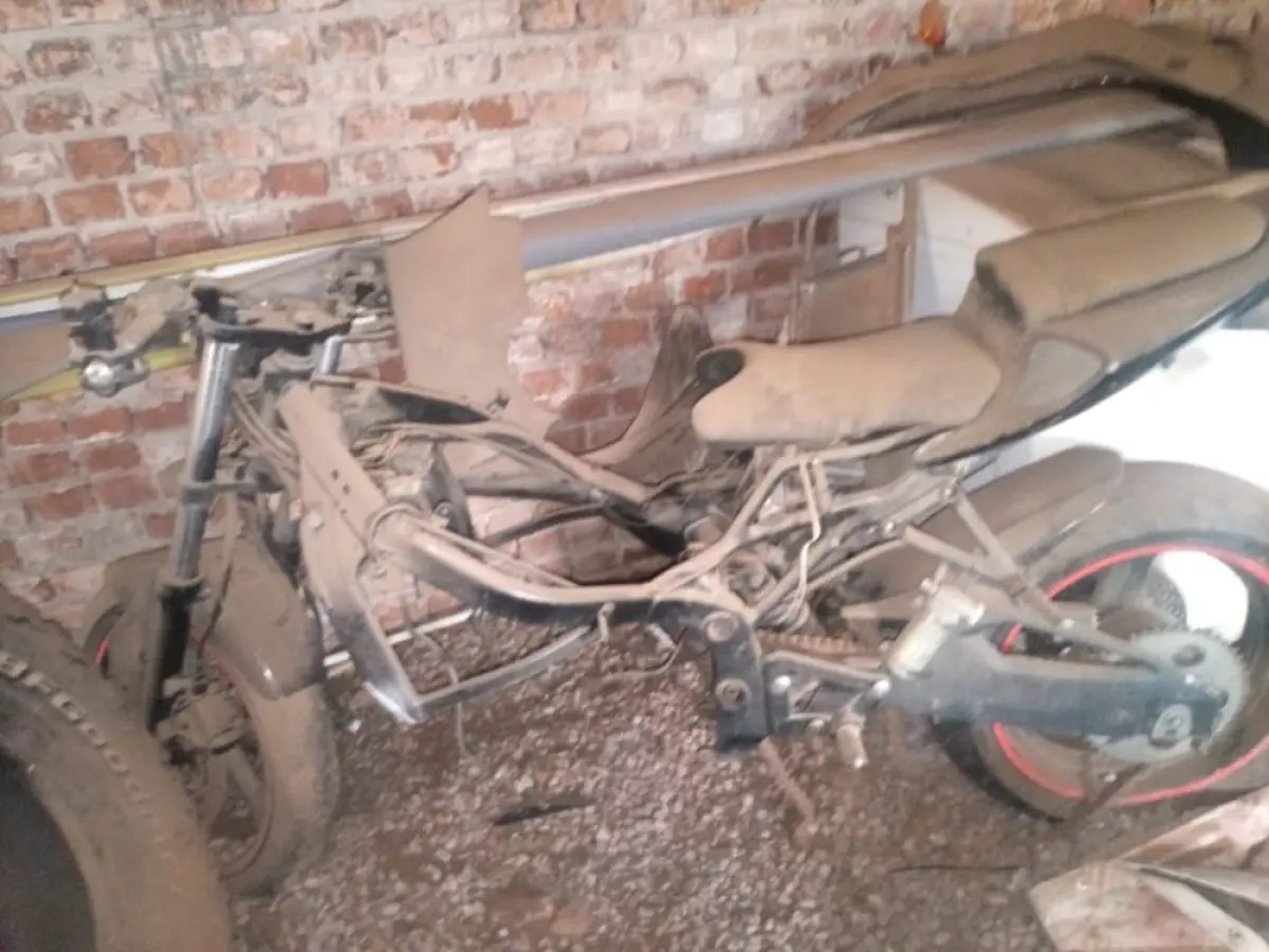 LOTE 000 - SUCATA DE MOTO JTA/SUZUKI