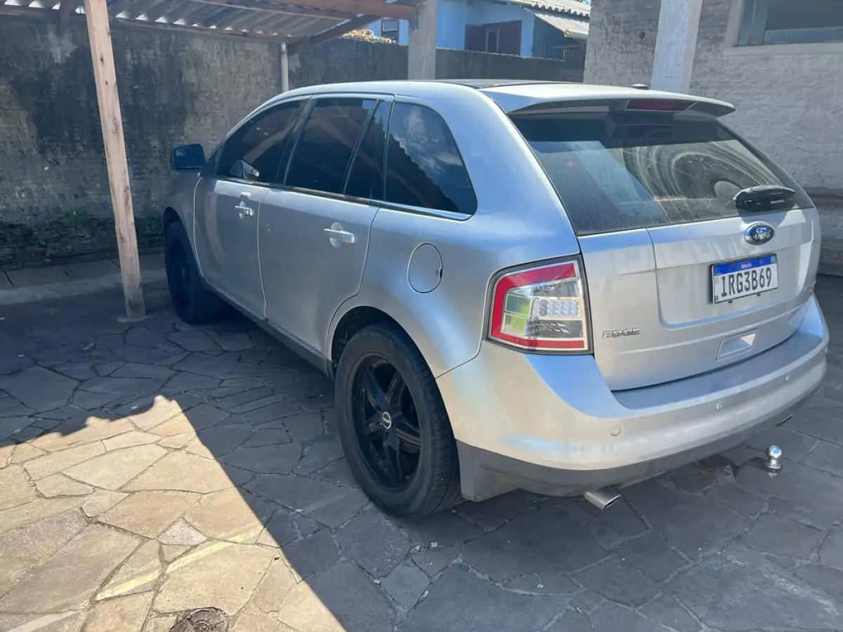 LOTE 095 - Uma utomovel Ford Edge V6 cor prata placas IRG3B69 2010/2010