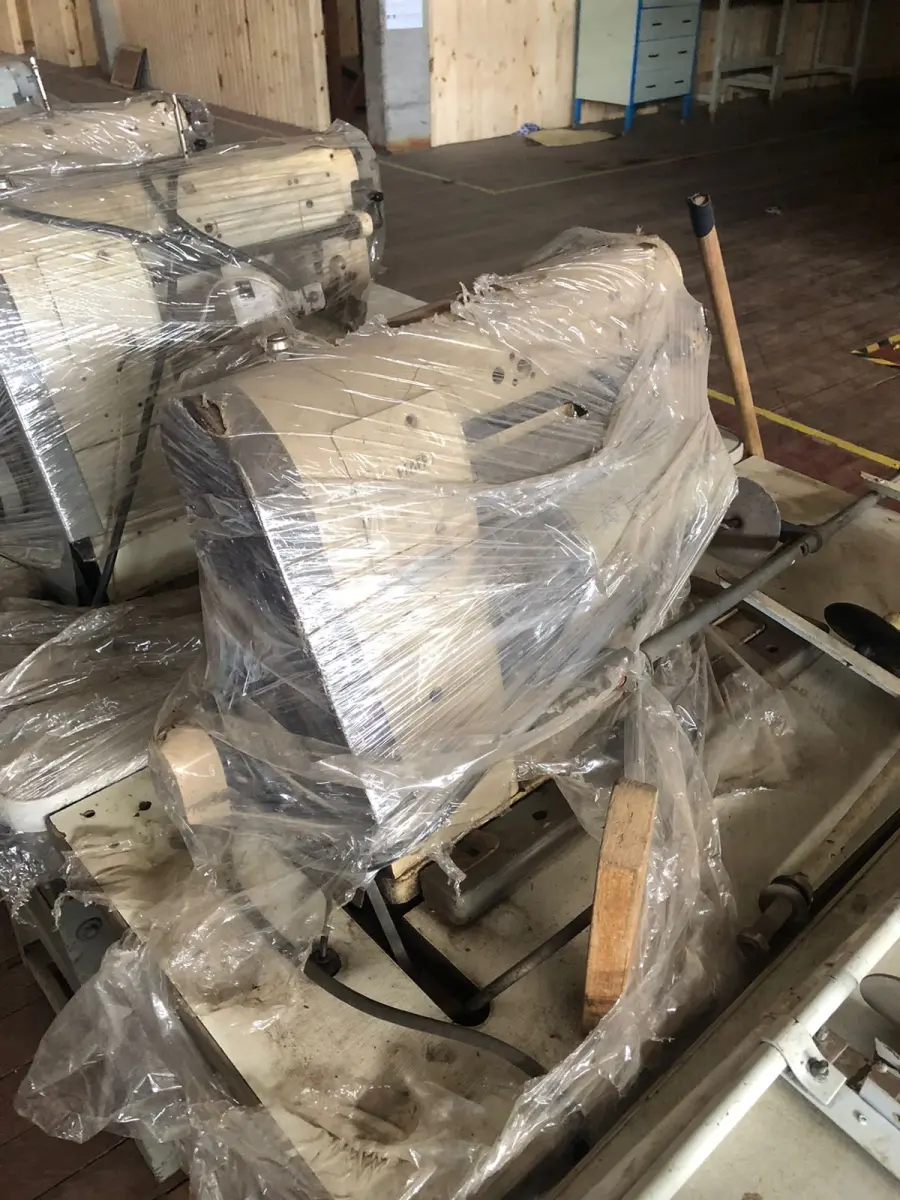 LOTE 206 - Lote com 5 máquinas de costura