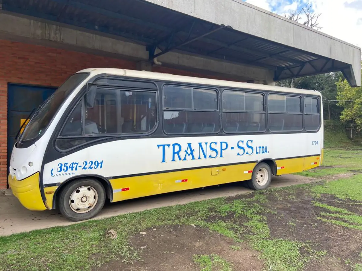 LOTE 253 - Micro-ônibus M. Benz Neobus Thunder LO. Ano 2002/2003
