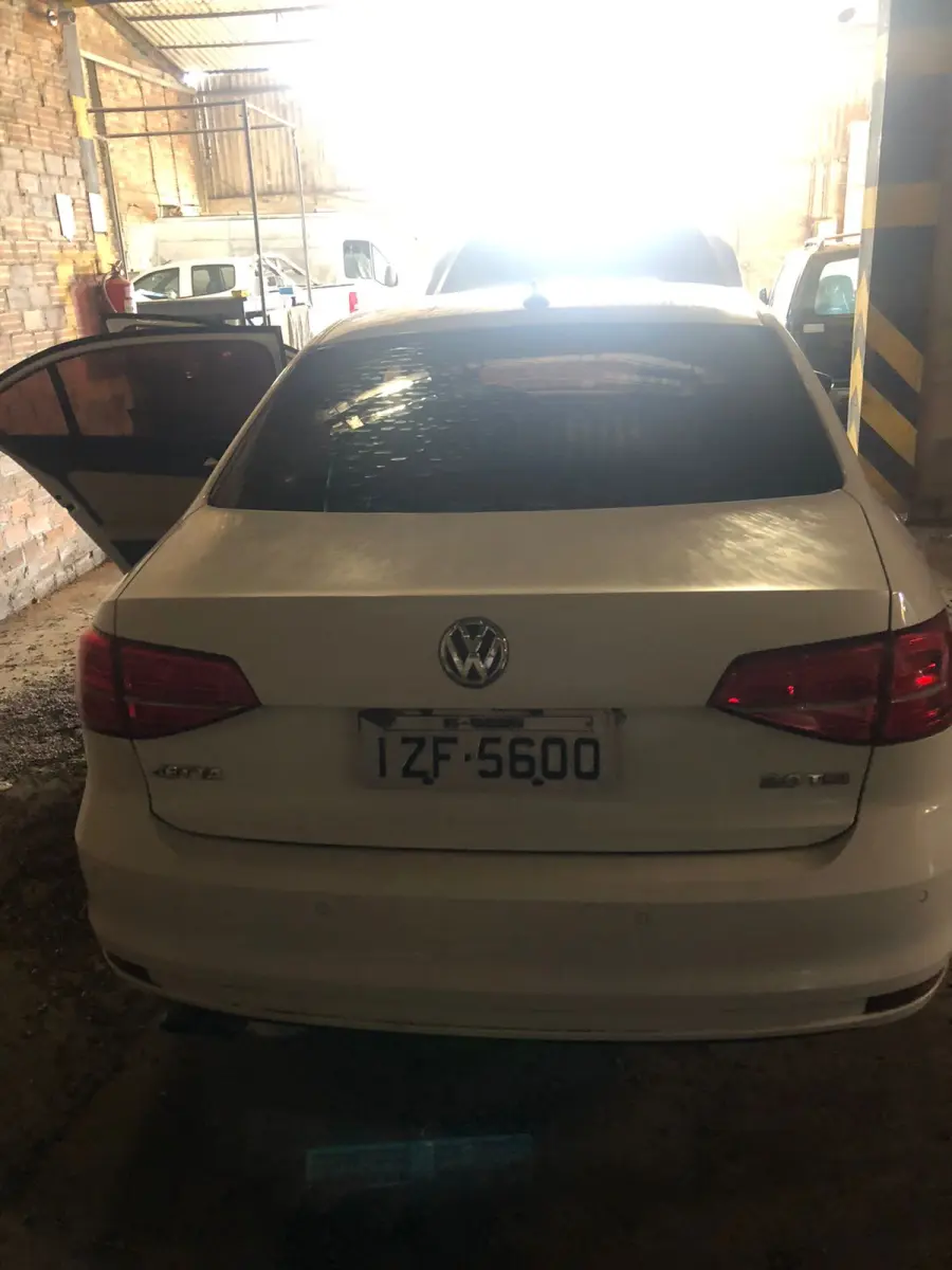 LOTE 001 - Veículo VW Volkswagen Jetta Highline 2.0 TSI 16v 4p Tiptronic, fabricação/modelo 2017/2017 (sem chave)