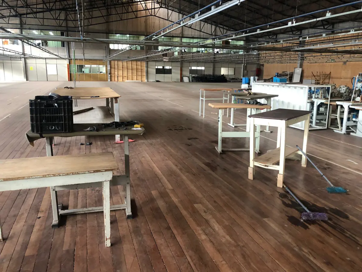 LOTE 214 - Lote com 7 mesas