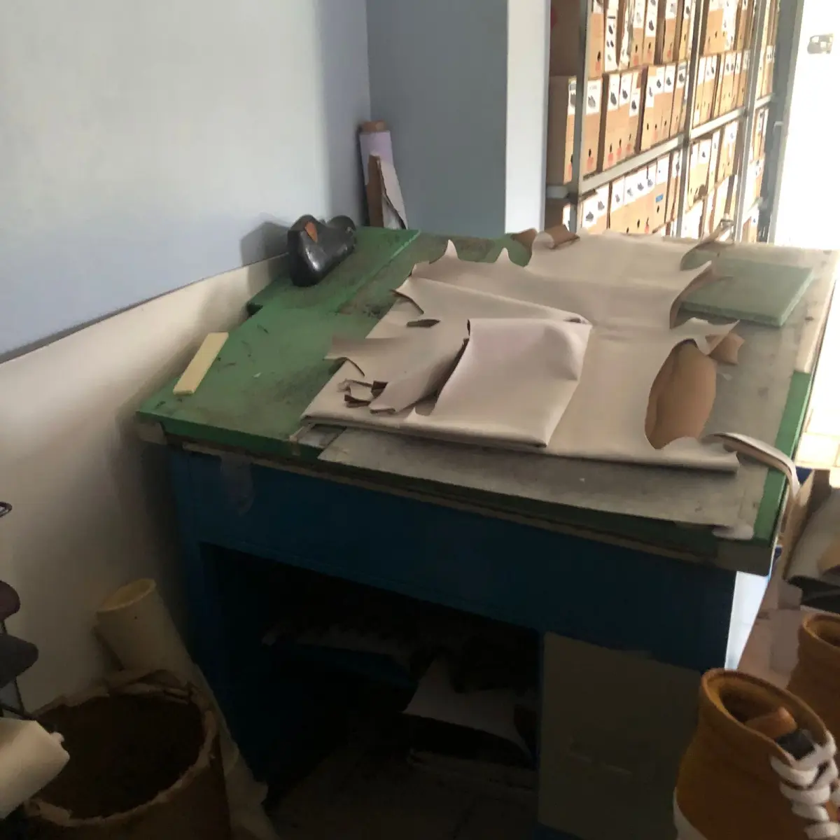 LOTE 073 - mesa de corte