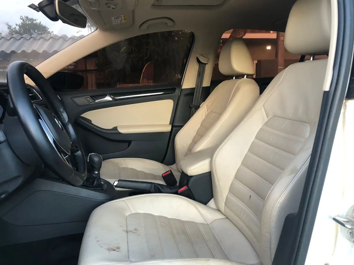 LOTE 001 - Veículo VW Volkswagen Jetta Highline 2.0 TSI 16v 4p Tiptronic, fabricação/modelo 2017/2017 (sem chave)