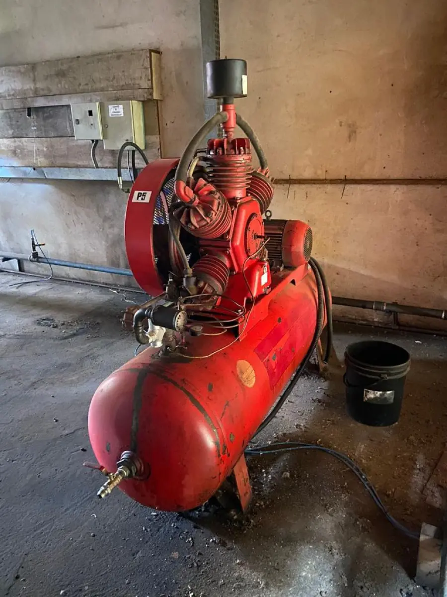 LOTE 252 - Compressor com secador de ar