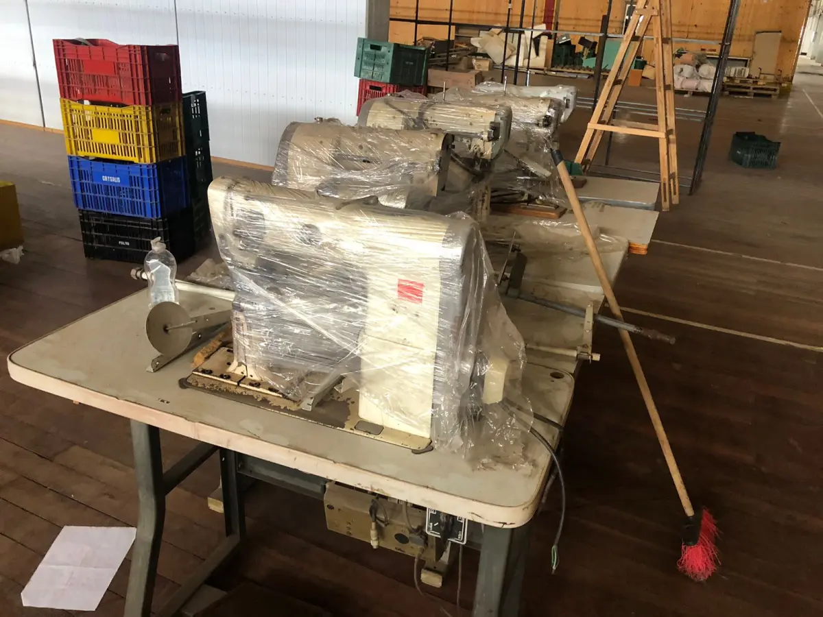 LOTE 206 - Lote com 5 máquinas de costura