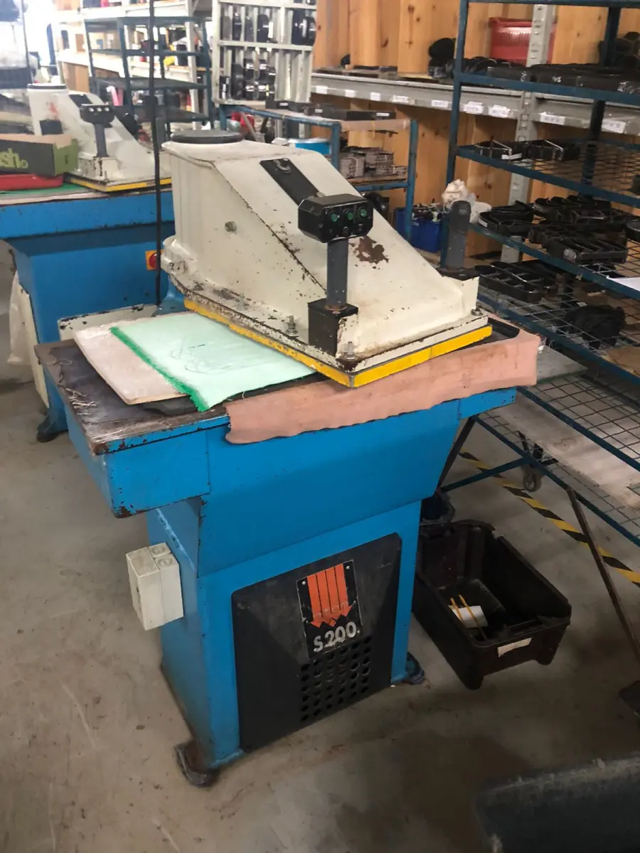 LOTE 058 - balancim de corte hidraulico Atom