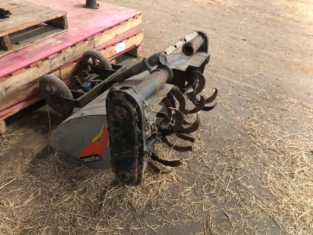 LOTE 003 - ENXADA ROTATIVA TRAMONTINI