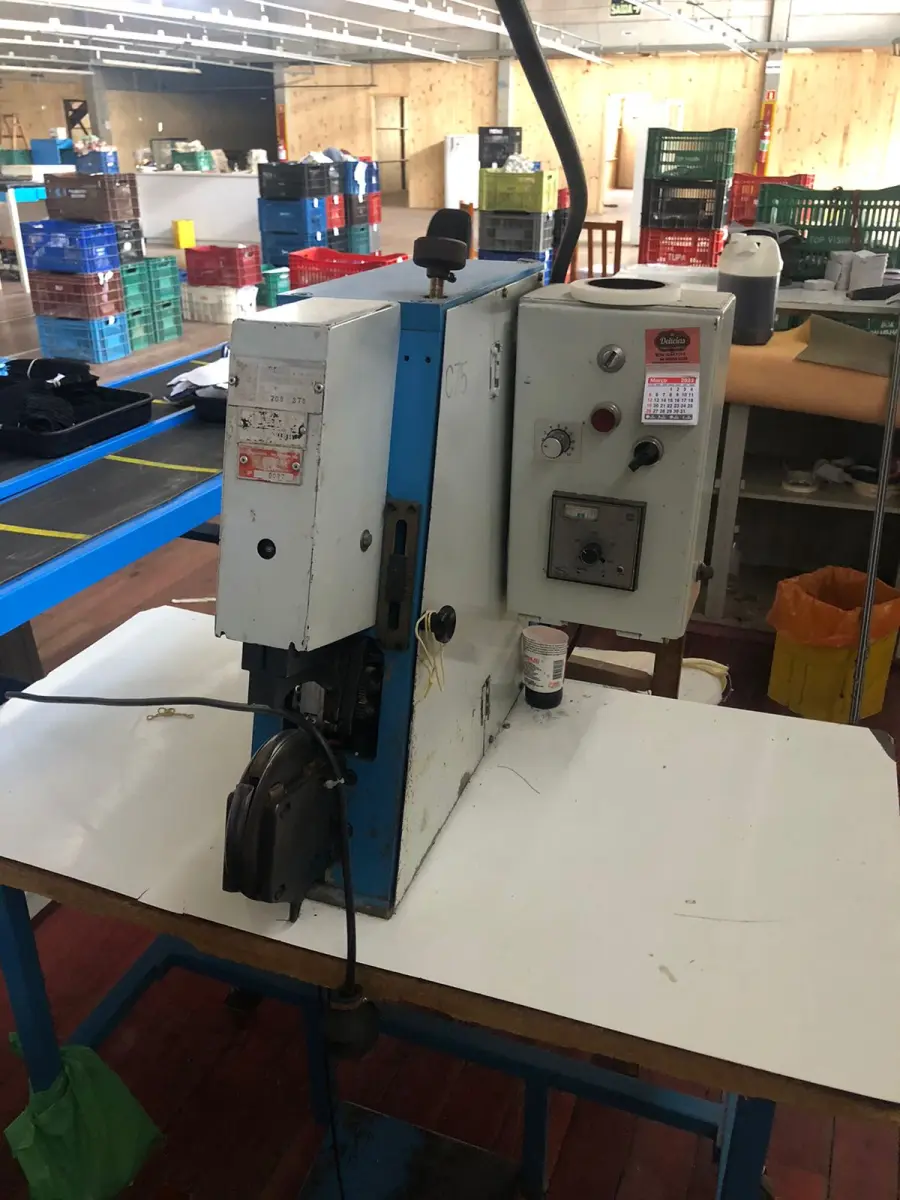 LOTE 137 - Máquina passa fita