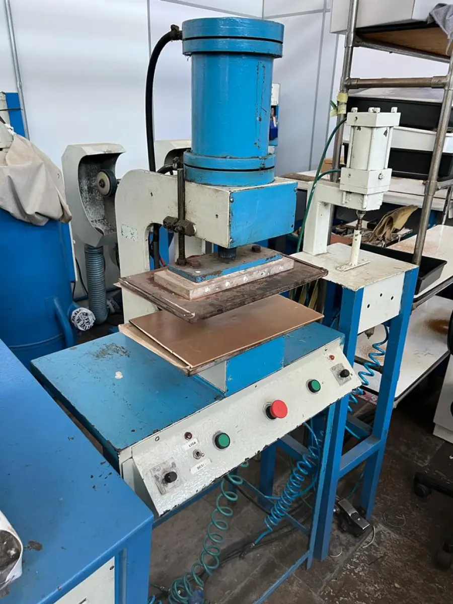 LOTE 115 - prensa plana chapa quente