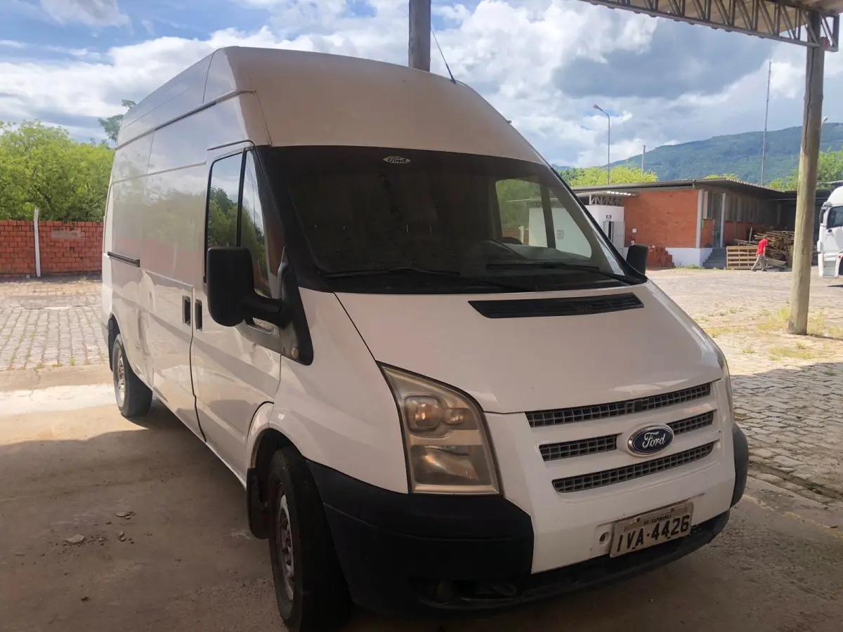 LOTE 001 - Ford Transit 350L TA 2013/2013 placa IVA 4426
