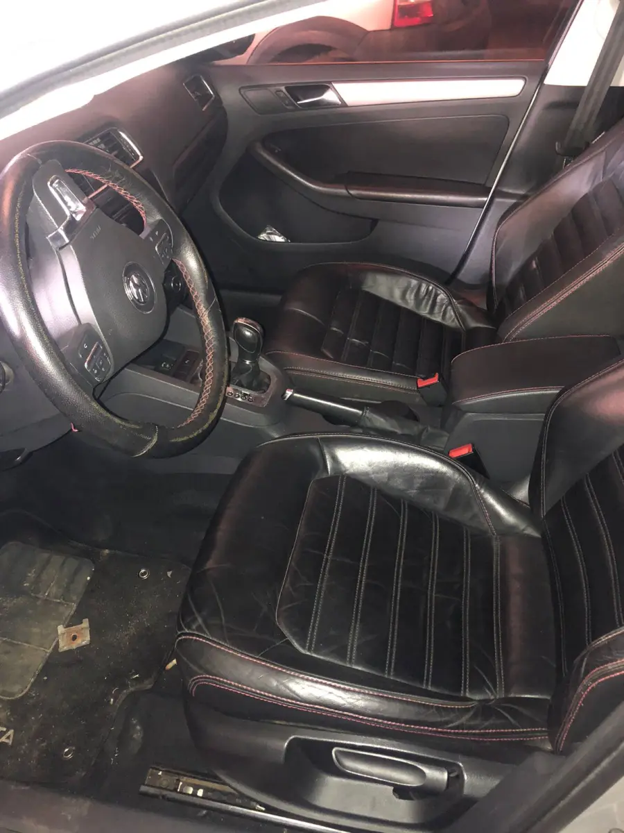 LOTE 002 - Veículo VW Volkswagen Jetta Highline 2.0 TSI 16v 4p Tiptronic, fabricação/modelo 2011/2011