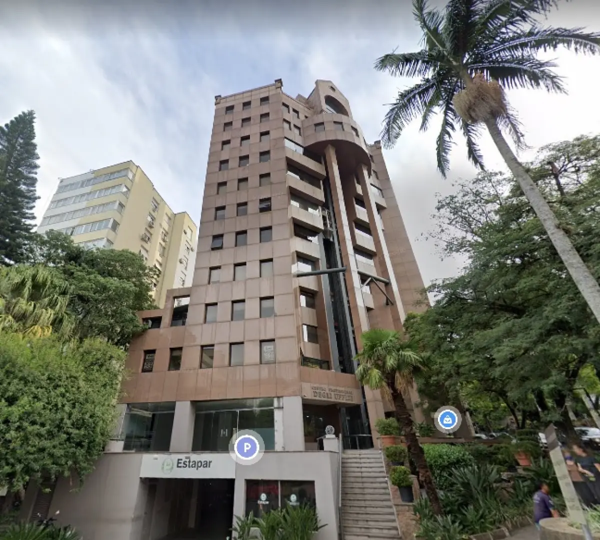 LOTE 000 - CONJUNTO COMERCIAL E BOXE NO MOINHOS DE VENTO, POA